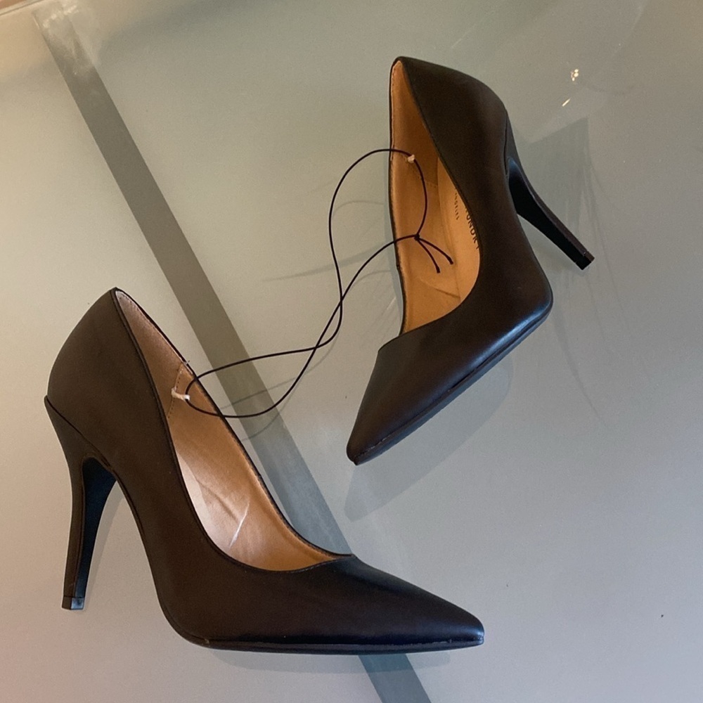 NEW Chinese Laundry Minimalist Black Office Pumps Size 9
